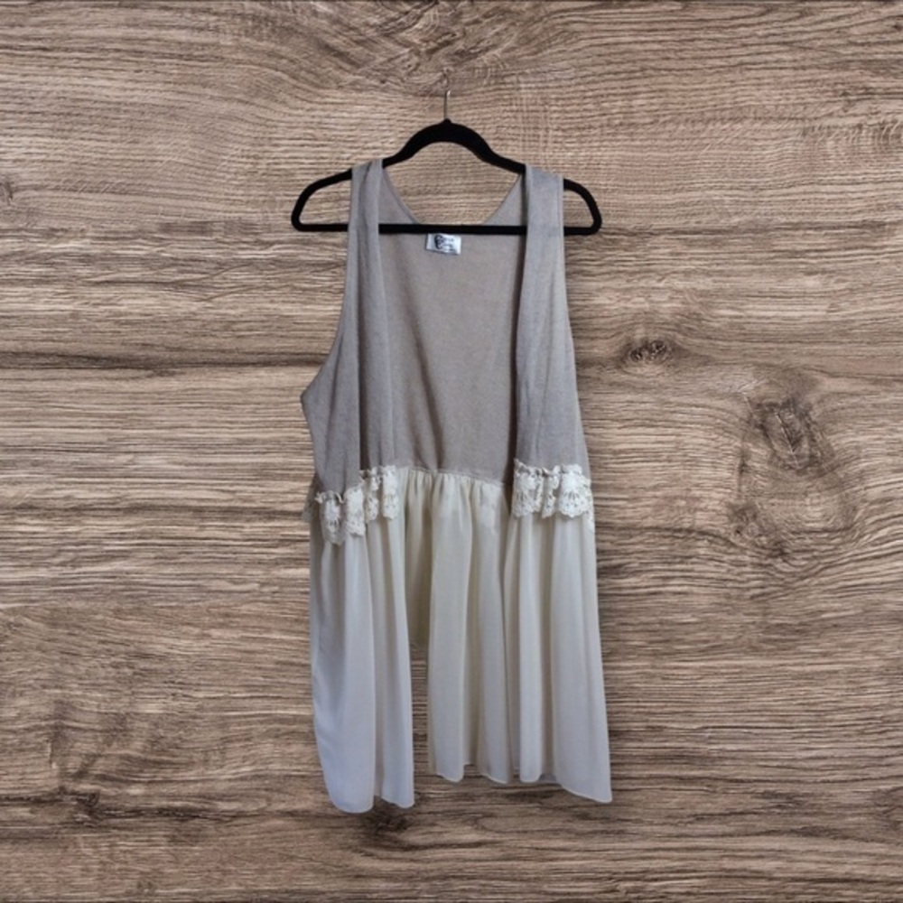 🎈3/$20! 
Christian Caliendo S/M semi sheer layered sleeveless topper.